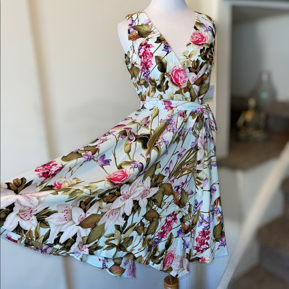 Gabby Skye Dresses & Skirts - Floral Spring Dress